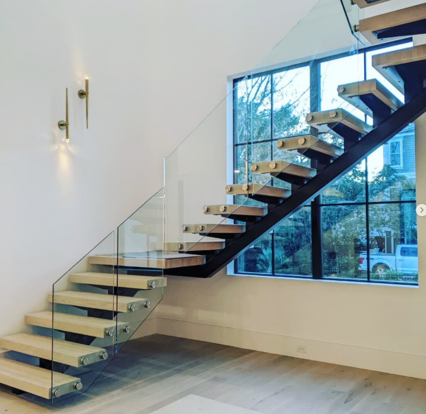 all glass balustrade with mono stringer stairs design