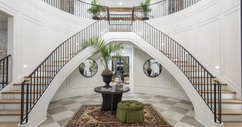 Custom Staircases for Nashville's Luxury New Builds: Top Features Buyers Want