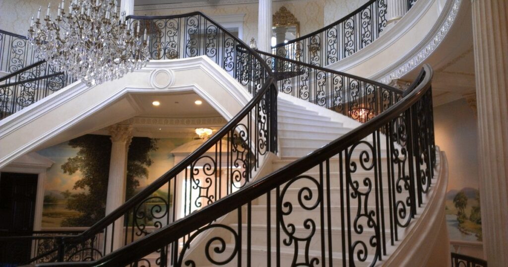 Craftsmanship Behind Building a Bespoke Curved Staircase Hero