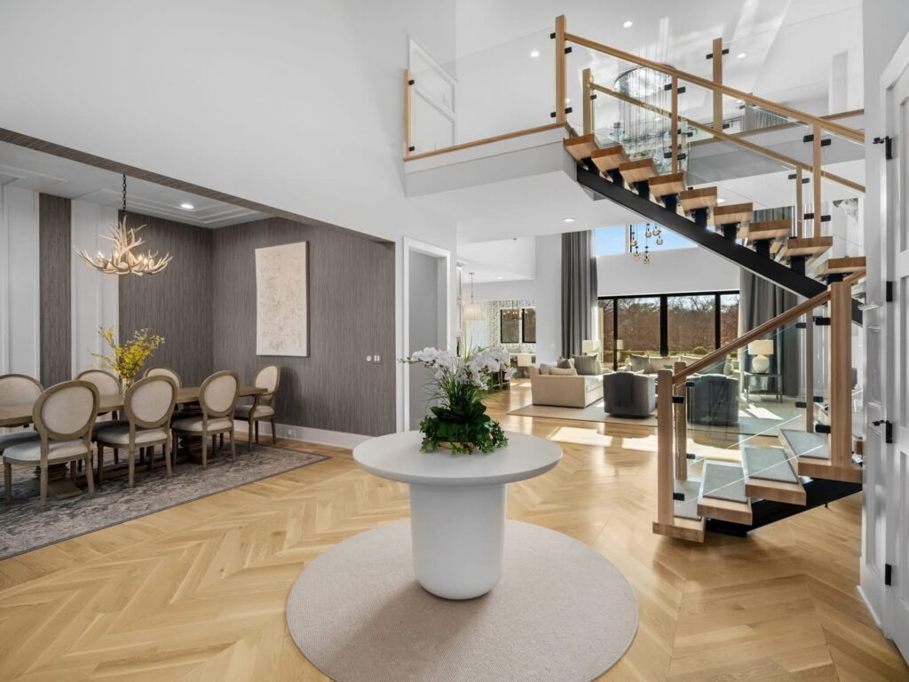 Open Riser vs. Closed Riser Staircases for Nashville Homes: Which Design Is Best?